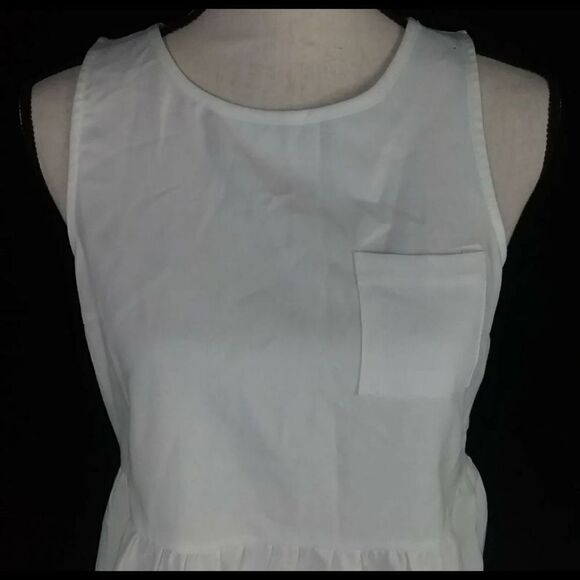 DOE & RAE WHITE CRISS CROSS OPEN BACK SLEEVELESS PEPLUM HEM BLOUSE SZ S NWT - Picture 3 of 8